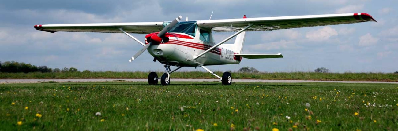 G-BODO Cessna 152, Enstone Flying Club, Enstone Airfield